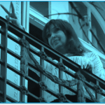 CRISTINA EN EL BALCÓN DE SU CASA